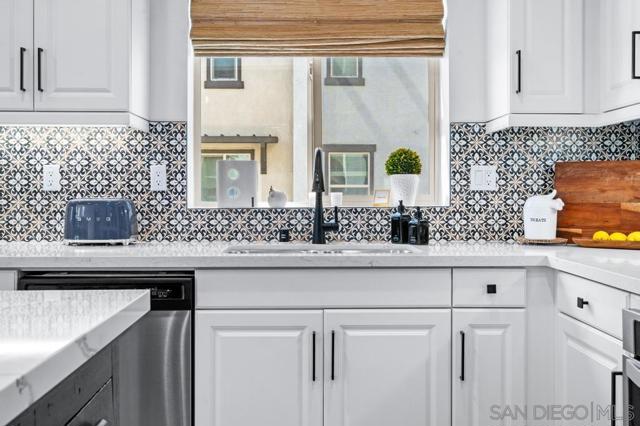 2445 Verano Way, Vista CA: https://media.crmls.org/mediaz/1b28acf0-6856-4c73-9937-3c5d6225920c.jpg