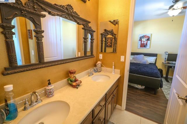 3252 Carpenter Way, San Ramon CA: https://media.crmls.org/mediaz/1b28f033-8cc9-45d1-8ccb-41c00ad32f98.jpg