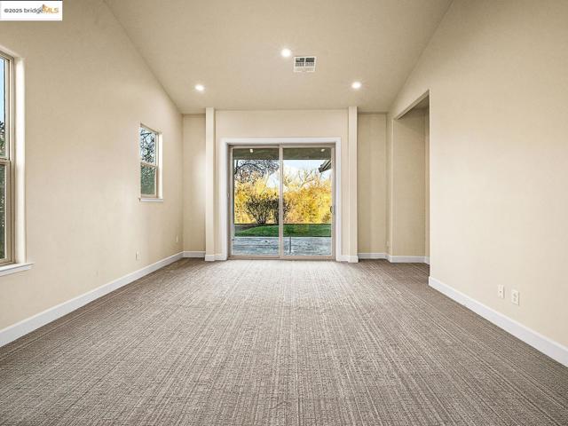 1816 Stone House LN, Lincoln CA: https://media.crmls.org/mediaz/1b28f6ee-afa7-4617-9f67-ed490308b045.jpg