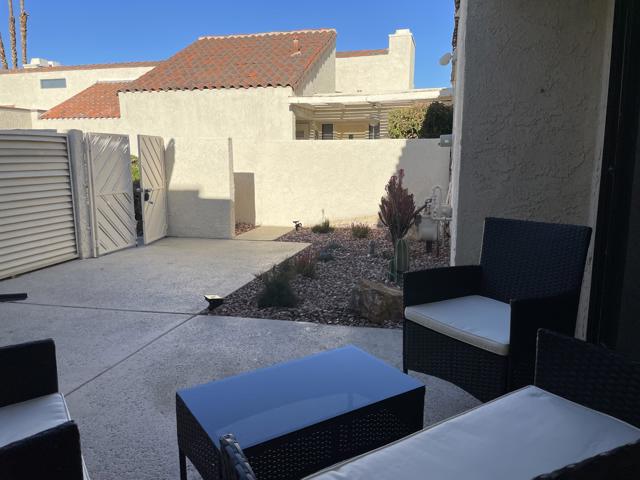 474 Sunningdale Drive, Rancho Mirage CA: https://media.crmls.org/mediaz/1b2918fc-091a-4bd5-ad26-03a626f84805.jpg