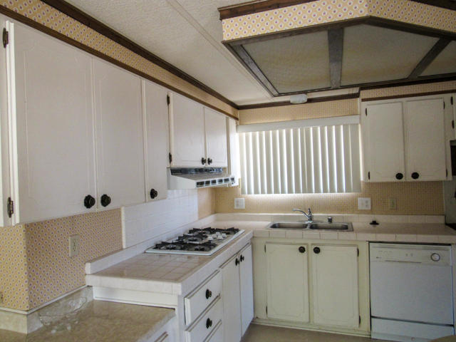 39640 Desert Greens E Drive, Palm Desert CA: https://media.crmls.org/mediaz/1b296111-1834-49ff-972f-55a3718e340d.jpg