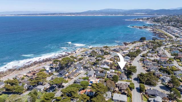 1022 Del Monte Boulevard, Pacific Grove CA: https://media.crmls.org/mediaz/1b29a1d0-0cea-4edd-94e5-70b9df953a97.jpg