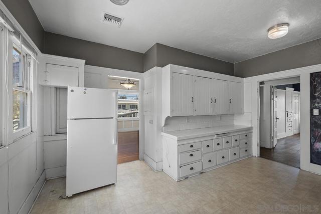 1821 25 Cypress Ave, San Diego CA: https://media.crmls.org/mediaz/1b29b16c-ea40-4908-9c81-8f7f7df75afb.jpg