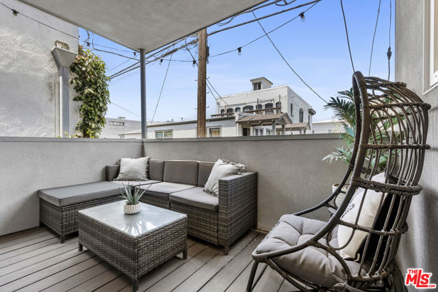 1410 Pacific Avenue, Venice CA: https://media.crmls.org/mediaz/1b2a726a-424e-4ce1-b1d9-e8cec29b69c2.jpg