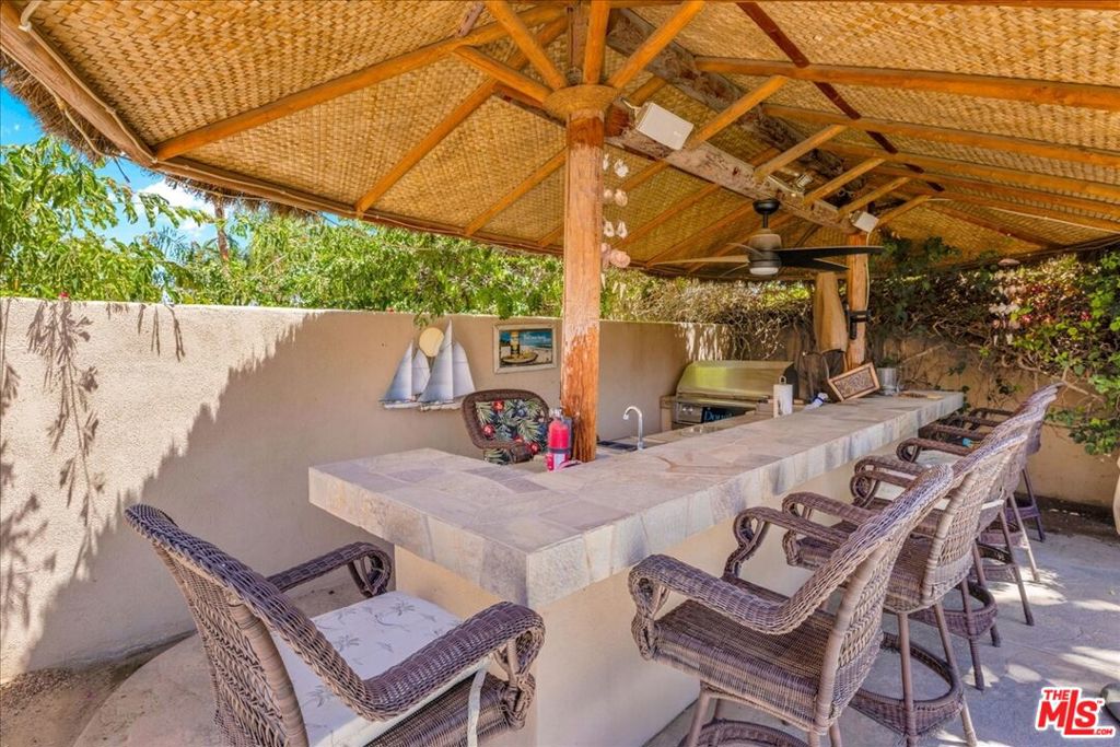 https://media.crmls.org/mediaz/1b2a8545-bcd0-433f-a4db-9afc507761fa.jpg?preset=X-Large