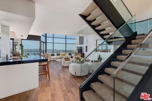 4335 Marina City Drive, Marina del Rey CA: https://media.crmls.org/mediaz/1b2aff28-9f69-4823-b1ab-412888b29962.jpg