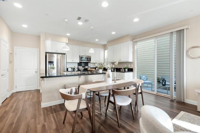 328 C St, Hayward CA: https://media.crmls.org/mediaz/1b2b7023-9251-4a40-aea4-e14377ffc480.jpg