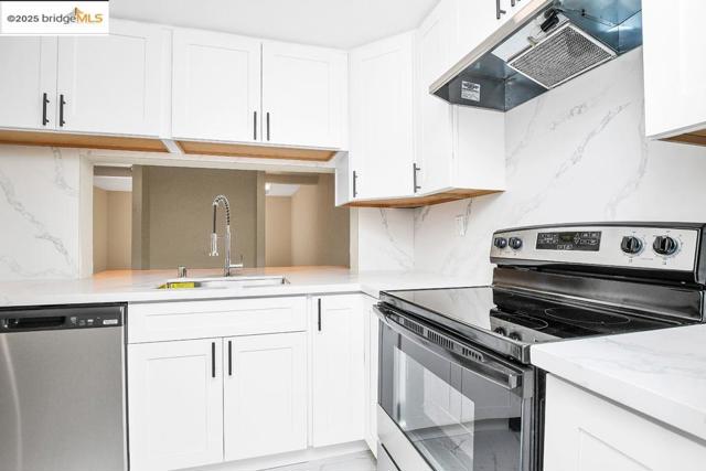24159 Dover Ln, Hayward CA: https://media.crmls.org/mediaz/1b2b7181-aee3-4559-98f1-3918583e8fe9.jpg