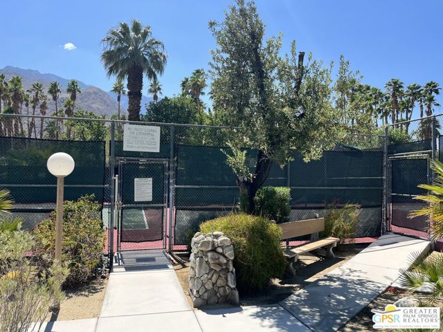 1816 N Mira Loma Way, Palm Springs CA: https://media.crmls.org/mediaz/1b2bab49-1cf1-4d85-9b07-7e06bc341af2.jpg