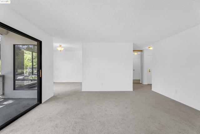 7 Commodore Dr, Emeryville CA: https://media.crmls.org/mediaz/1b2c0d36-ecfc-4ed7-943e-13ecde779efb.jpg