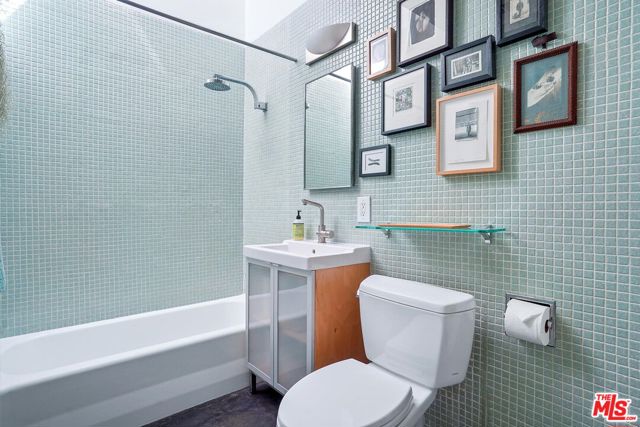 1865 UPPERTON Avenue, Los Angeles CA: https://media.crmls.org/mediaz/1b2cb86c-5850-4742-9c2b-2e5541453460.jpg