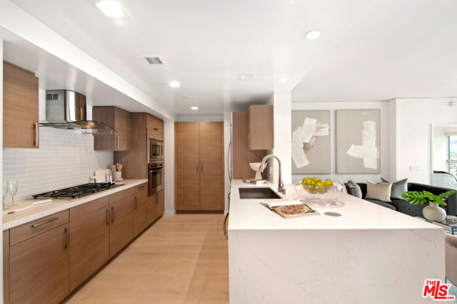 13650 Marina Pointe Drive, Marina del Rey CA: https://media.crmls.org/mediaz/1b2d166d-f7ad-406c-898c-f0067b04fb0a.jpg