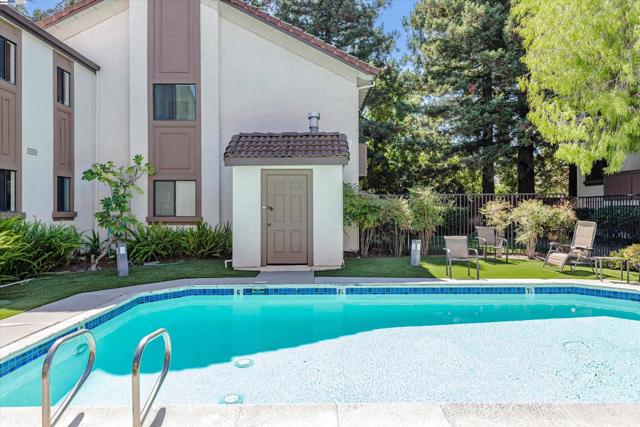 1150 Woodside Rd, Redwood City, California 94061-3694, 2 Bedrooms Bedrooms, ,2 BathroomsBathrooms,Condominium,For Sale,Woodside Rd,41072419