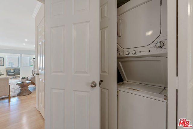 4350 Via Dolce, Marina del Rey CA: https://media.crmls.org/mediaz/1b2d2e02-bf08-41dc-a30b-d493e53c8ec8.jpg