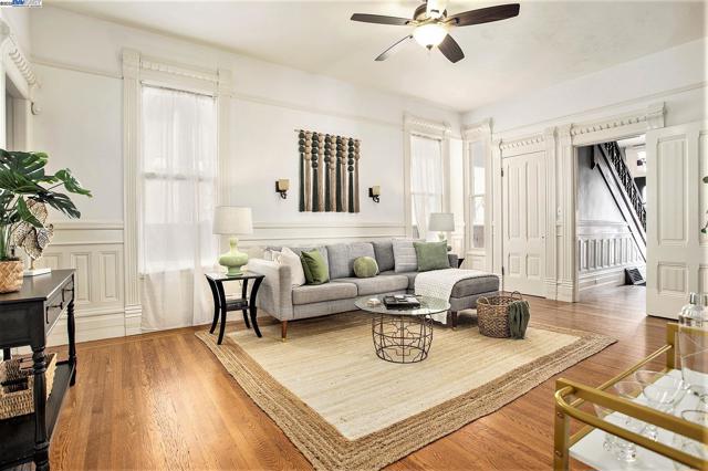 2120 Encinal, Alameda CA: https://media.crmls.org/mediaz/1b2e2fa1-80c0-40c9-874c-cdf8e79a0f12.jpg