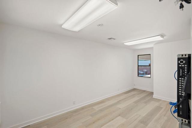 Image 29 of 33 For 558560 Waverley Street