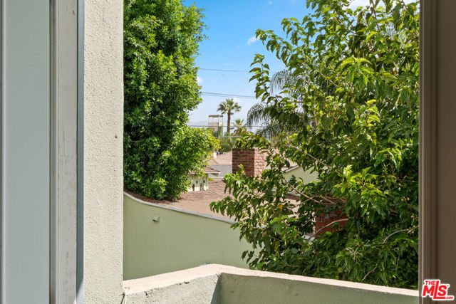 6160 Whitsett Avenue, 10 photo 21