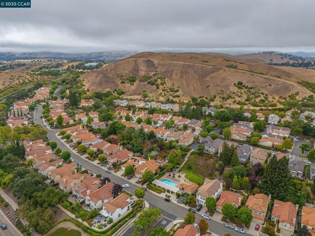 2120 Goldenrod Lane, San Ramon CA: https://media.crmls.org/mediaz/1b2e9320-8a7d-42a6-af87-56c7cf291088.jpg