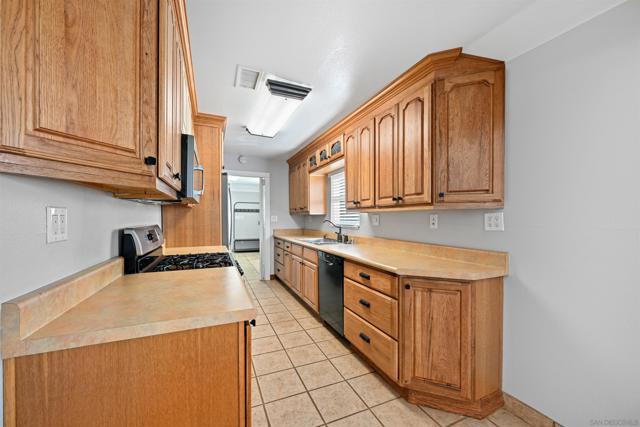 1915 Englewood Dr., Lemon Grove CA: https://media.crmls.org/mediaz/1b2e9b15-ce78-4127-b7d9-e7ffed01ae30.jpg