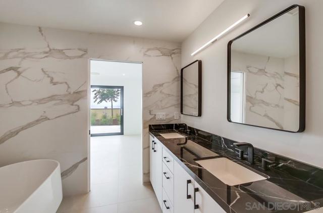 14066 Crest Way, Del Mar CA: https://media.crmls.org/mediaz/1b2e9e05-0a06-43d0-93e1-85c9b24ae698.jpg