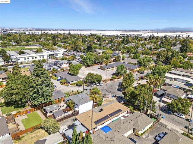 3464 Michael Dr, Redwood City CA: https://media.crmls.org/mediaz/1b2eee12-de57-42fd-bfb0-11e43afa2e89.jpg