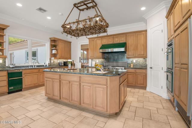 13550 Andalusia Drive, Santa Rosa CA: https://media.crmls.org/mediaz/1b2f763f-ba18-4b60-af25-192c5787ef18.jpg