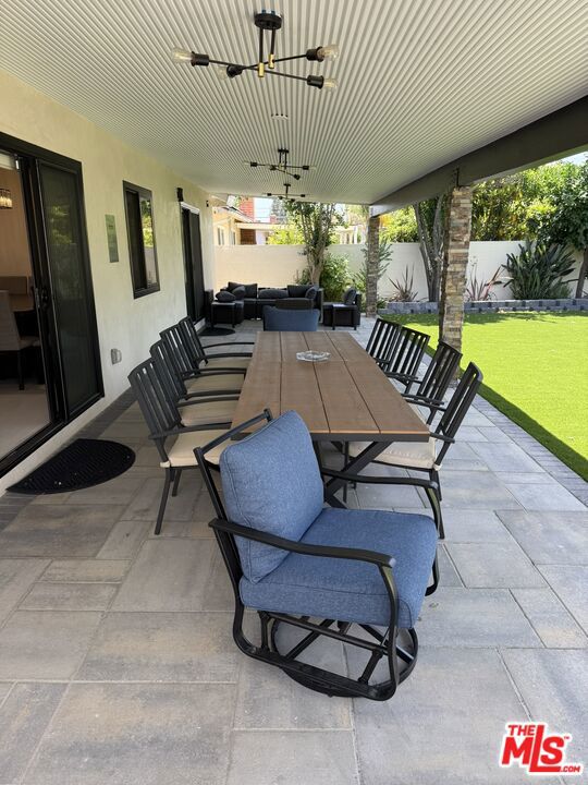 7627 Encino Avenue, Northridge CA: https://media.crmls.org/mediaz/1b2f872d-0c95-4445-bc47-1488d93b0cc6.jpg