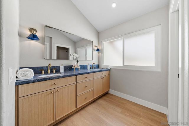 4946 Kalamis Way, Oceanside CA: https://media.crmls.org/mediaz/1b2f90b9-5014-410d-94be-a645965ceb69.jpg