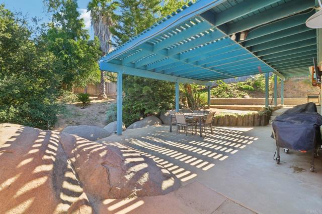 Detail Gallery Image 12 of 63 For 1921 via Corina, Alpine,  CA 91901 - 3 Beds | 2/1 Baths