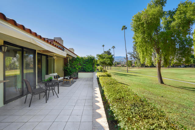 239 Santa Barbara Circle, Palm Desert, CA 92260