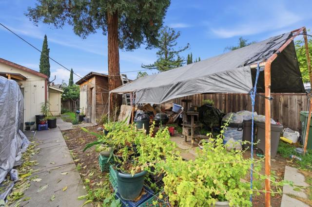 361 N 10th Street, San Jose CA: https://media.crmls.org/mediaz/1b30a57c-e092-4056-9e28-4a677eb85f0b.jpg