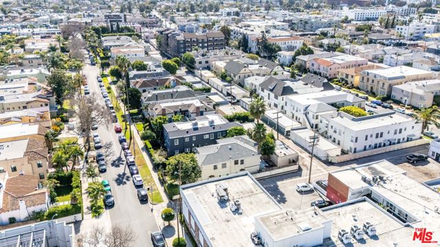 139 N Harper Avenue, Los Angeles CA: https://media.crmls.org/mediaz/1b30b6d2-3d30-4200-89a0-821ca4804cb9.jpg