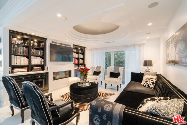 1455 Rising Glen, Los Angeles CA: https://media.crmls.org/mediaz/1b30e8c5-4014-4bc9-81f4-c707ced62e47.jpg