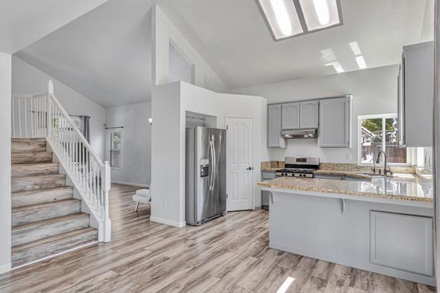 2191 Spruce Drive, Hollister CA: https://media.crmls.org/mediaz/1b30e913-36bc-4fb3-a32c-ea7d3bceb51c.jpg