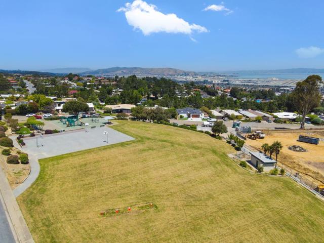 1548 Los Montes Drive, Burlingame CA: https://media.crmls.org/mediaz/1b3110ec-929f-4785-bc45-d314b43913f8.jpg