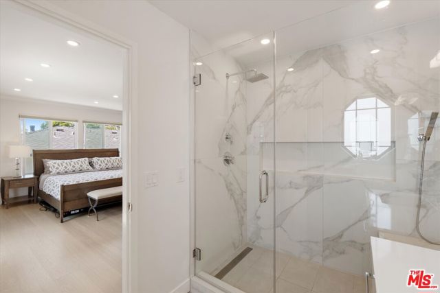 737 Pier Avenue, Santa Monica CA: https://media.crmls.org/mediaz/1b312af4-5be4-4d2b-9925-05e6628beeba.jpg