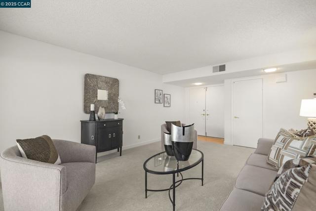 975 Terra California Dr, Walnut Creek CA: https://media.crmls.org/mediaz/1b316ef1-af98-40e9-8201-75394b9af7d0.jpg