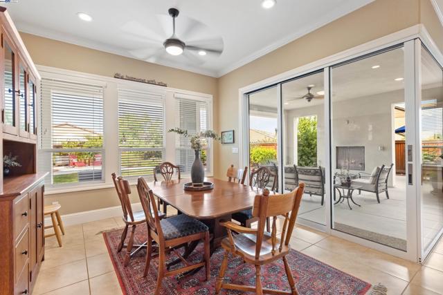 2062 Reserva Ct, Brentwood CA: https://media.crmls.org/mediaz/1b321a77-b2ed-4fb9-a873-50e2ab1a241d.jpg