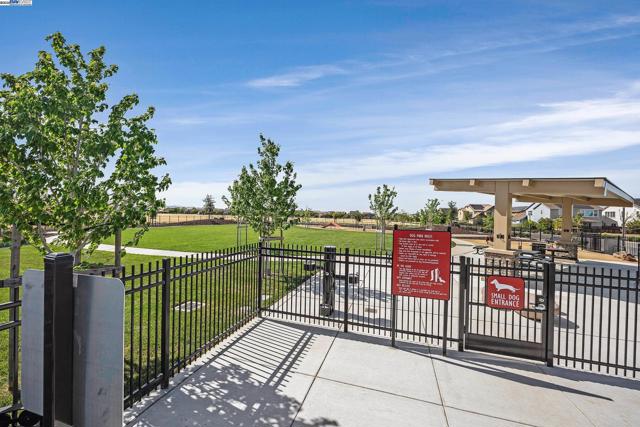 3838 Santa Fe Lane, Tracy CA: https://media.crmls.org/mediaz/1b326ff4-a82d-404d-b6b2-c1c21a9e7503.jpg