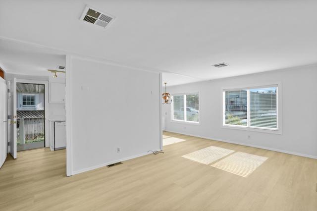7 Seashell Circle, Half Moon Bay CA: https://media.crmls.org/mediaz/1b32af59-8f6b-4ab2-92ec-2bba502ab534.jpg