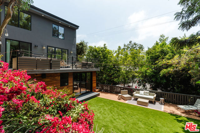 12220 Benmore Terrace, Los Angeles CA: https://media.crmls.org/mediaz/1b331c9d-eaf4-4103-9c31-e177ec18fc2e.jpg