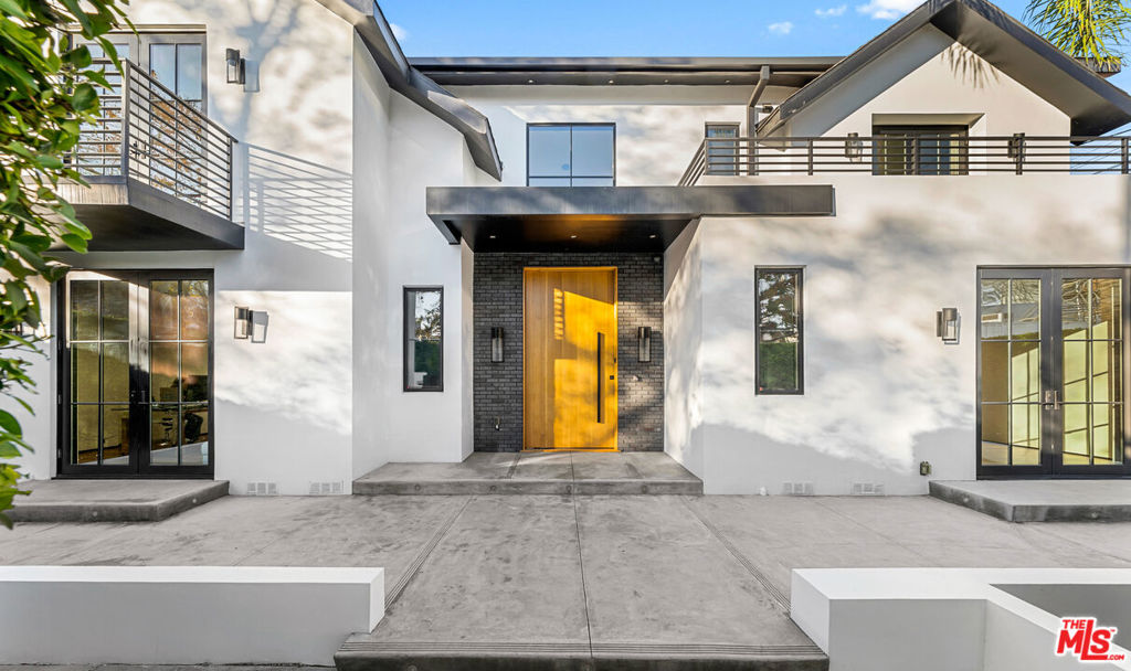 6115 W 6th Street — Contemporary
