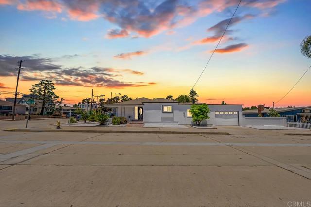 3505 Ibis Street, San Diego CA: https://media.crmls.org/mediaz/1b3410f0-0e12-4dc4-a384-ec2f28e676ff.jpg