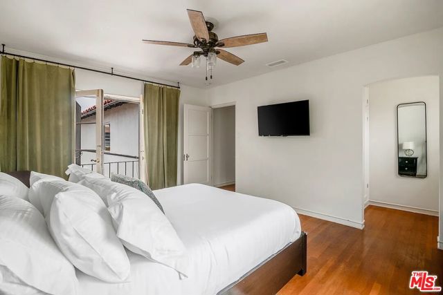 3691 Aureola Boulevard, View Park CA: https://media.crmls.org/mediaz/1b3460d4-fdf9-41db-8c77-5a5149165f8d.jpg