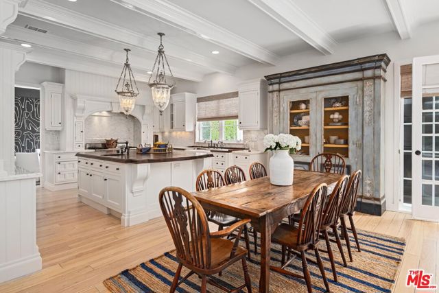 28870 Hampton Place, Malibu CA: https://media.crmls.org/mediaz/1b34633d-a526-4967-8589-6c6630af95c0.jpg