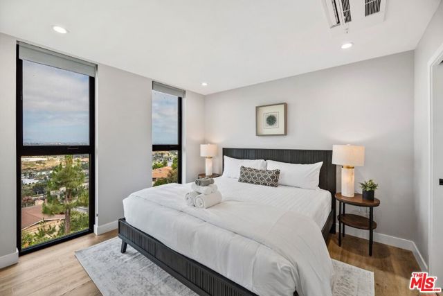 5830 Desert View Drive, La Jolla CA: https://media.crmls.org/mediaz/1b34dda6-9759-4528-906a-0949b30fde2d.jpg