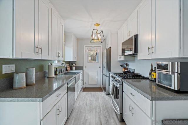 9126 Heatherdale St, Santee CA: https://media.crmls.org/mediaz/1b358c70-c158-4ea8-bb9b-4075545c31a1.jpg