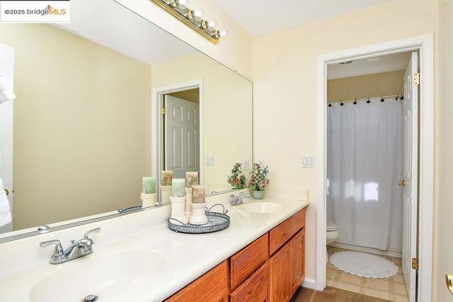 4746 Mammouth Lane, Oakley CA: https://media.crmls.org/mediaz/1b35dae5-58b7-4ed0-bf09-179e7c84618d.jpg