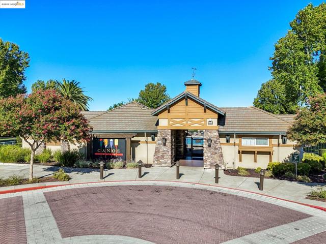 124 Clear Lake Ct, Oakley CA: https://media.crmls.org/mediaz/1b35fd2d-ab5b-4d72-a87b-f5c4dd6b32f0.jpg