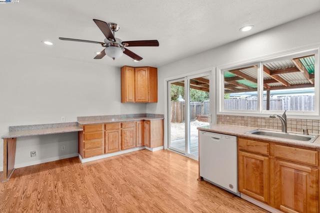 368 Helen Way, Livermore CA: https://media.crmls.org/mediaz/1b36756e-ab9e-4b5a-b074-012c0ef2e97e.jpg